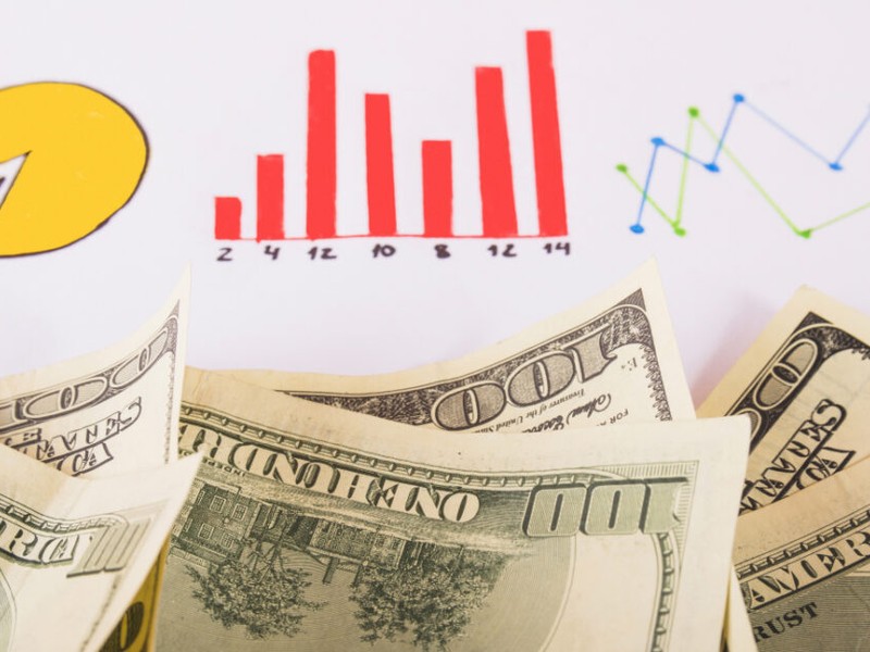 Hình ảnh người chơi phân tích chiến thuật cá cược đá gà az888